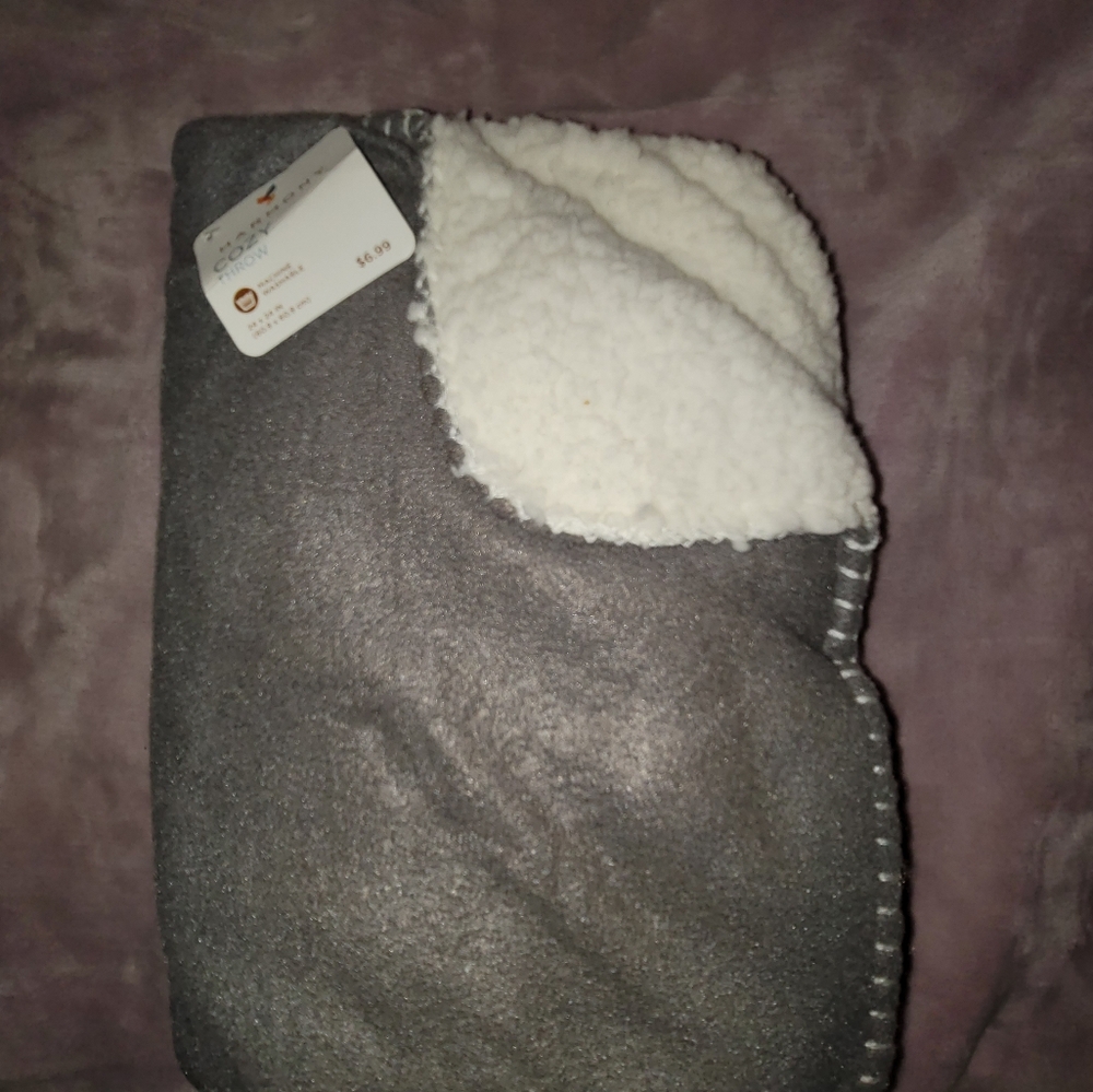 Harmony  baby  throw